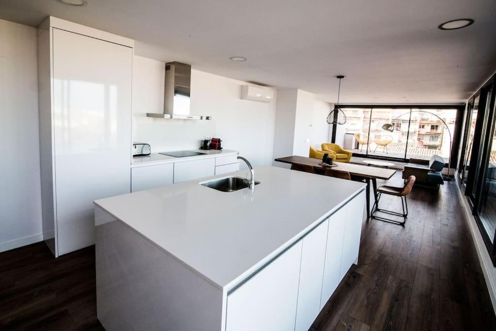 Atico Con Terraza En El Centro De Reus Apartment Exterior photo