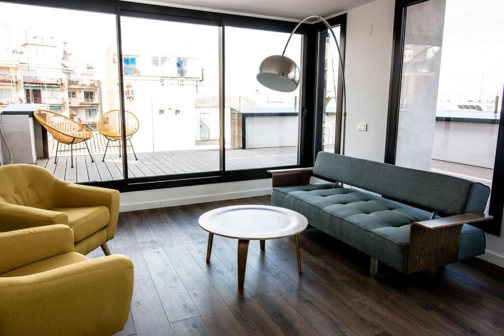 Atico Con Terraza En El Centro De Reus Apartment Exterior photo